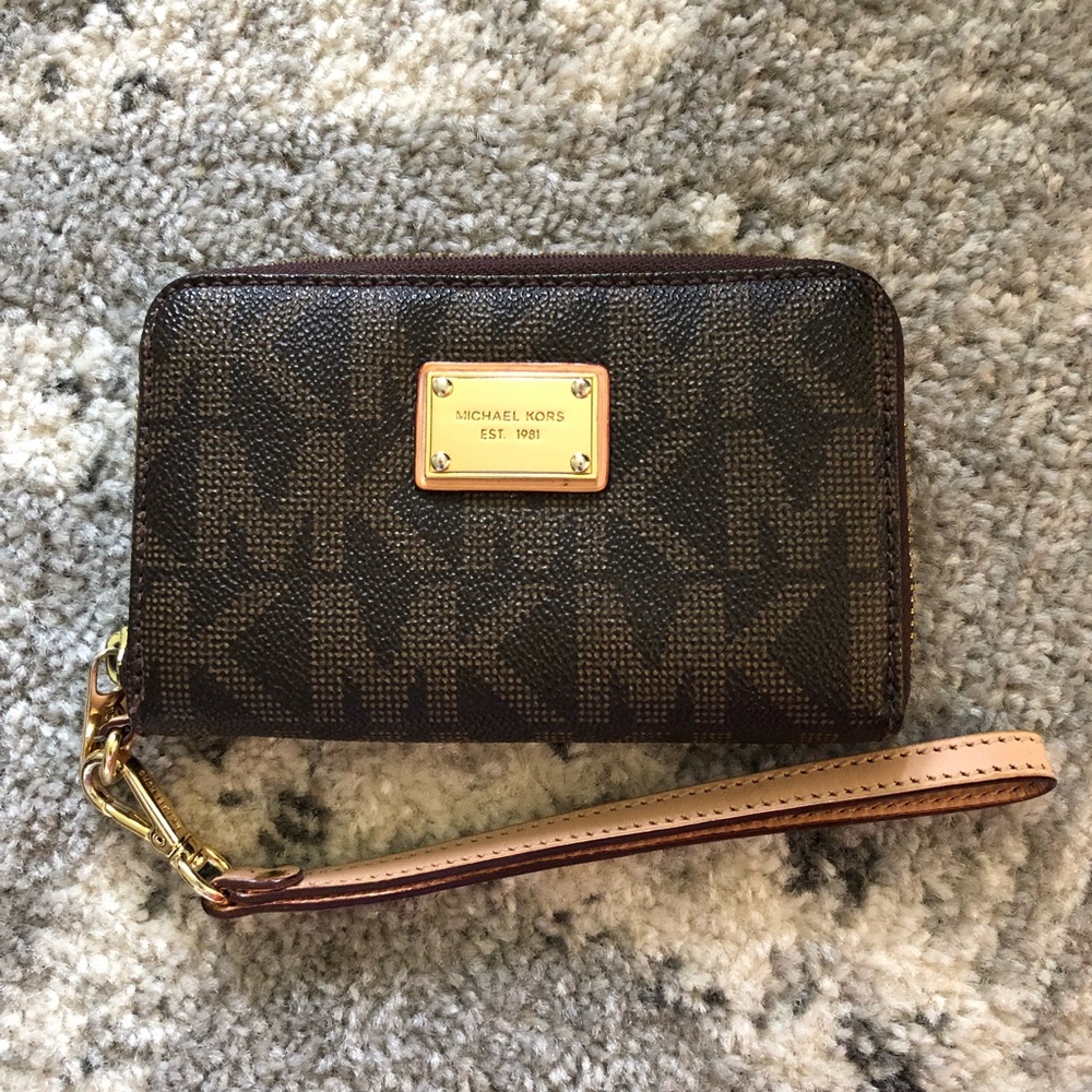 Michael Kors wristlet